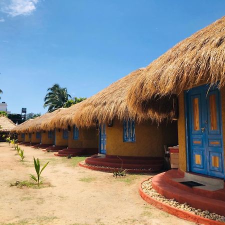 Rustic Cabanas & Restaurant Arugam Bay Buitenkant foto